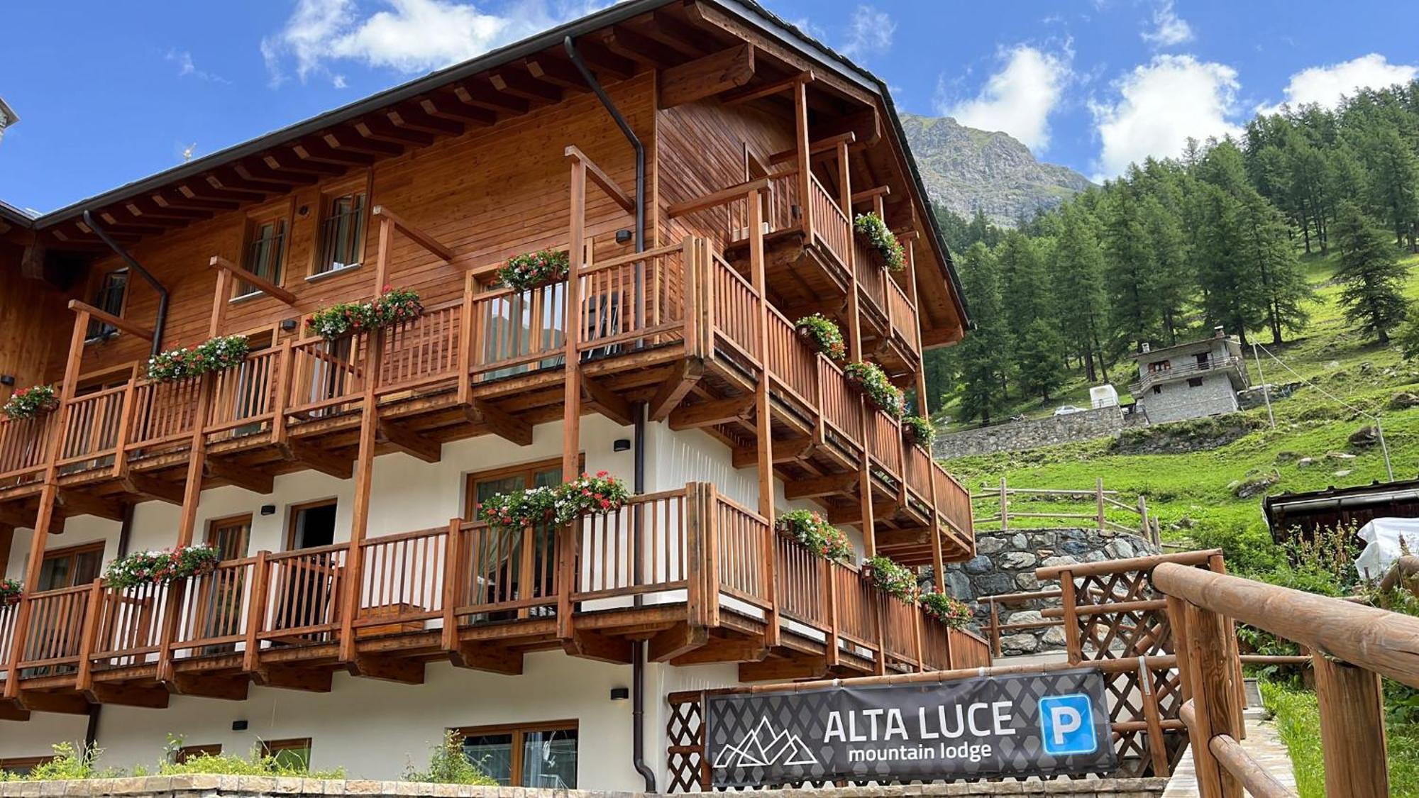 Alta Luce Mountain Lodge 그레소니라트리니테 외부 사진